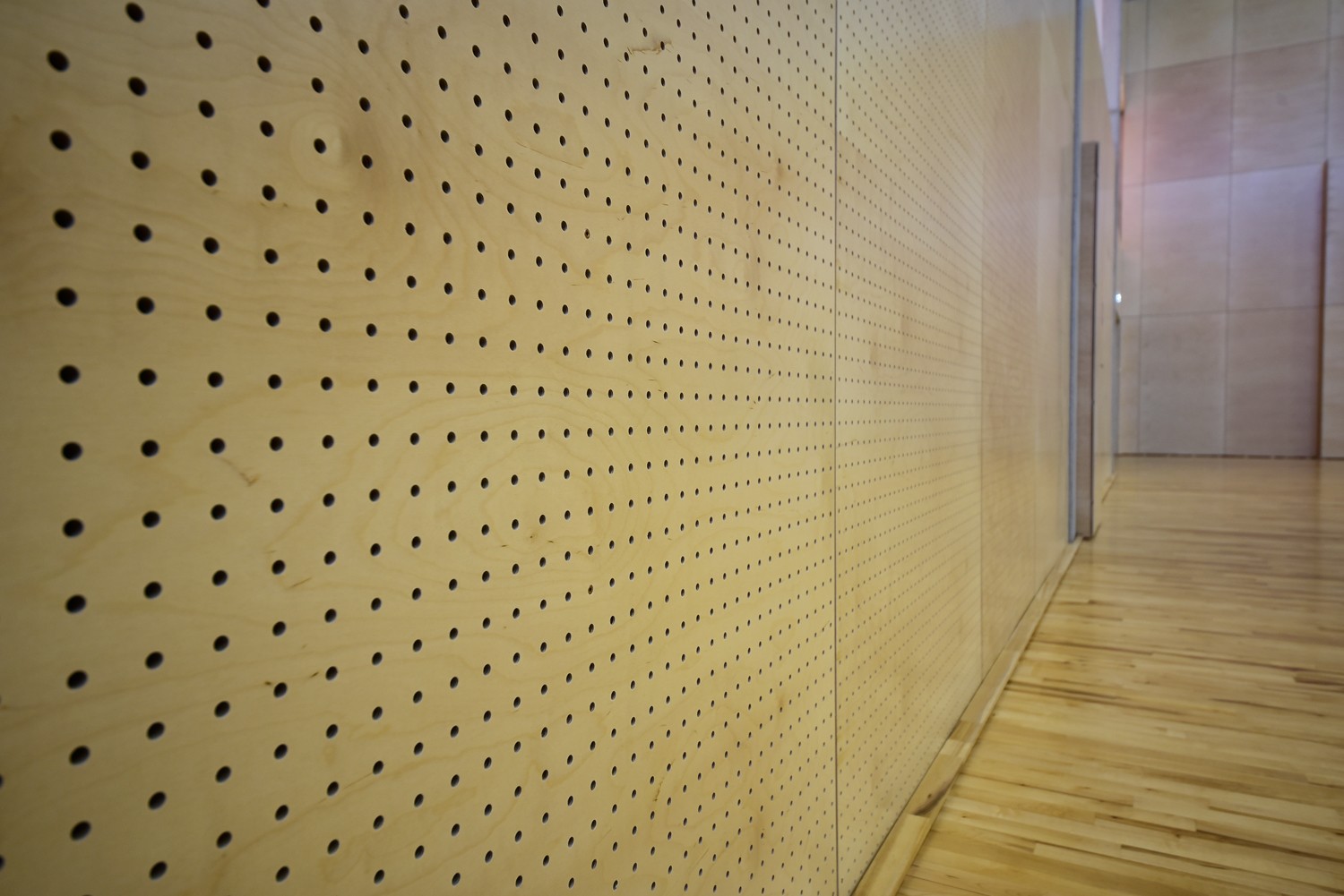Perforated acoustic panels. The best solution for applications where insulation, acoustic performance, durability and design are required.